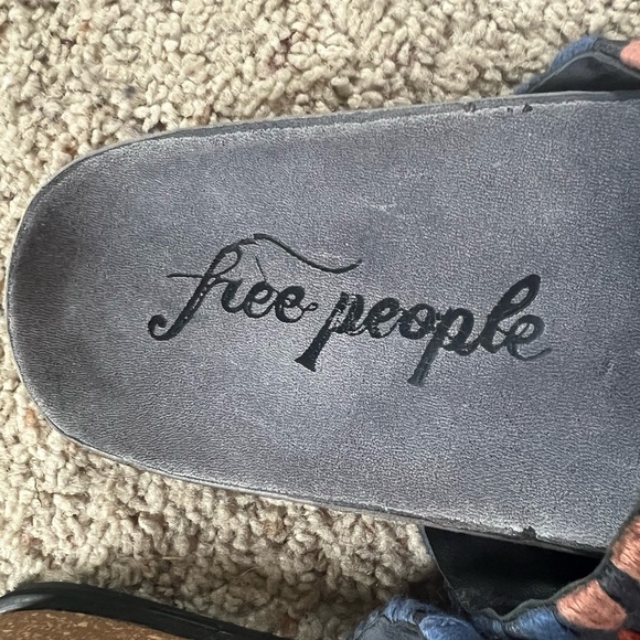 Blue and embroidered flowers Free People sandals - Picture 3 of 3